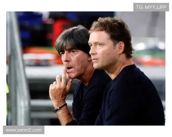 前德国队主帅勒夫现身巴萨训练场探望老友弗里克引发关注